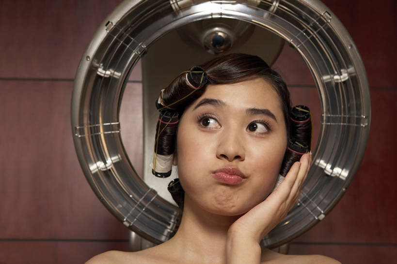 东方人,成年人,脸,头,脸颊,一个人,服务员,坐,微笑,横图,室内,正面,时尚,技术,美景,亚洲,仅一个年轻女性,仅一个女性,仅一个人,装饰,蒸汽,瓷器,工具,景观,围墙,顾客,肩膀,自然,吹风机,职业,休闲,撅嘴,景色,服务,摄影,生活方式,烫发,技巧,理发店,享乐,风格,清新,自然风光,肖像,手艺,等,东亚,美发用品,北京市,技能,技艺,厌倦,烘干,年轻女性,女人,女性,亚洲人,中国人,年轻人,头部,发型,卷发,脸部,脸蛋,面部,服务生,侍者,美发师,彩图,妙技,魅力,本领,改进,bj175