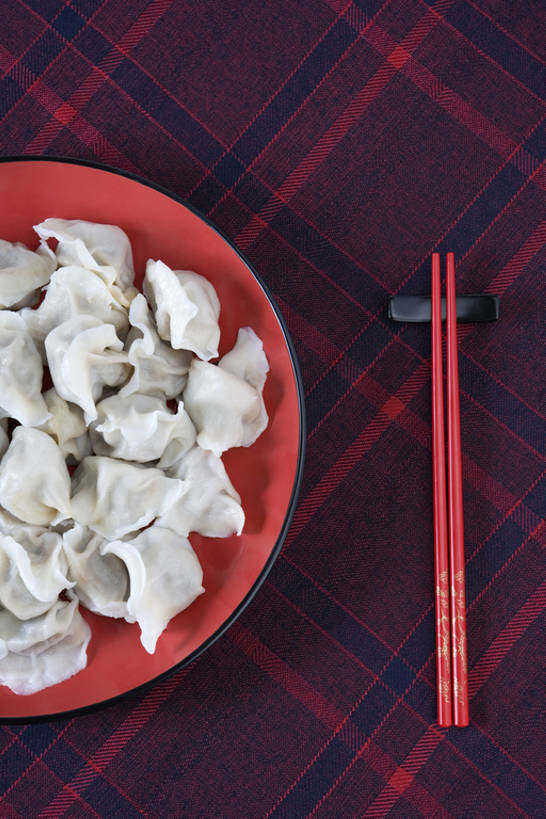 无人,竖图,俯视,室内,特写,正面,运气,筷子,桌子,静物,北京,中国,春节,亚洲,美味,食品,饺子,历史,传统,饮食,桌布,红色,盘子,中国菜,摄影,古董,护身符,中国文化,东亚,汤圆,东亚文化,繁荣,式样,彩图,影棚拍摄,传统文化,传统节日,bj175