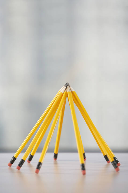 无人,办公室,竖图,室内,白天,桌子,静物,锐利,办公用品,书桌,文具,排列,黄色,铅笔,学习用品,概念,平衡,摄影,建造,文具用品,橡皮擦,停止,锋利,尖锐,指着,暂停,停滞,想法,彩图,影棚拍摄,bj175