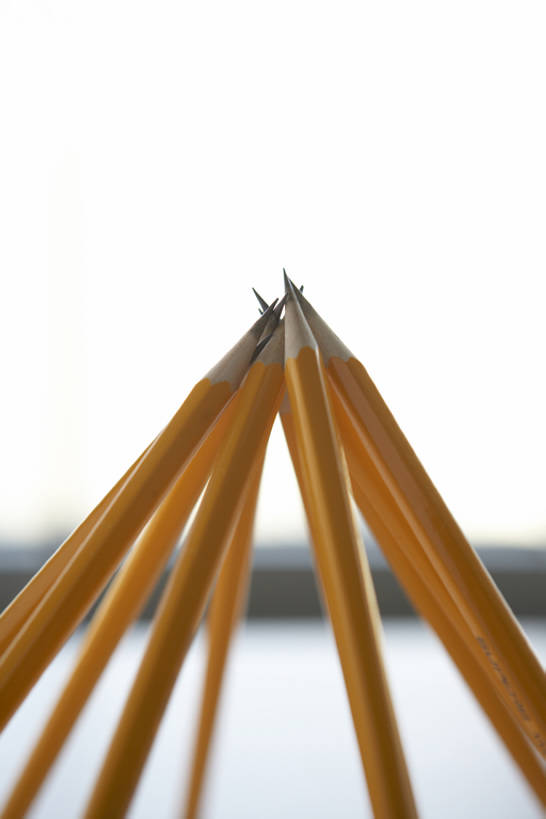 无人,办公室,竖图,室内,特写,白天,留白,静物,锐利,办公用品,文具,排列,黄色,铅笔,学习用品,概念,平衡,摄影,建造,文具用品,橡皮擦,停止,锋利,尖锐,指着,暂停,停滞,想法,彩图,影棚拍摄,bj175