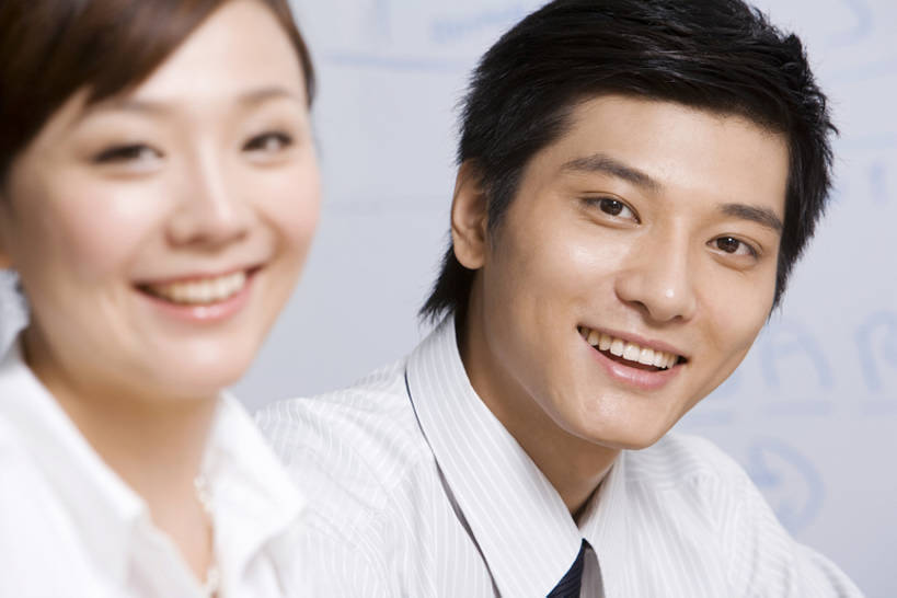 东方人,两个人,同事,商务人士,商务男性,商务女性,办公室,笑,微笑,露齿笑,横图,室内,正面,衬衫,商务,快乐,幸福,热情,成功,合作,团队,集体,信心,北京,中国,亚洲,仅一个男性,套装,正装,会议,领带,注视,队伍,观察,看,职业,办公大楼,摄影,观看,协助,察看,领导,成就,关注,肖像,商务装,合伙,领袖,工薪阶层,东亚,陪同,陪伴,男人,男性,年轻男性,年轻女性,女人,女性,亚洲人,中国人,年轻人,白领,上班族,半身,彩图,衬衣,办公室职员,操作员,伴随,bj175