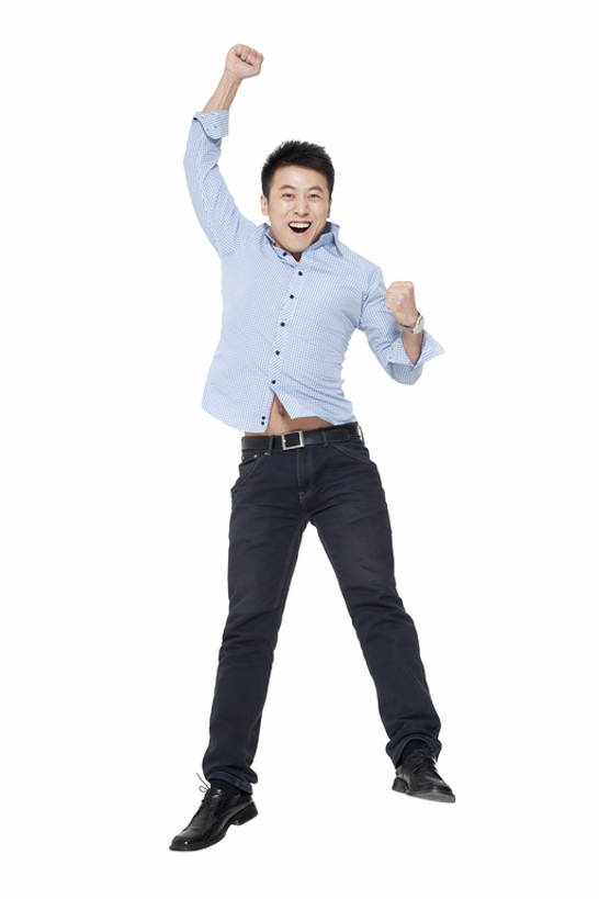 东方人,成年人,一个人,跳,举,笑,微笑,露齿笑,竖图,留白,白色背景,正面,衬衫,快乐,满意,兴奋,成功,信心,中国,亚洲,仅一个男性,仅一个人,欢呼,庆祝,半空,注视,休闲装,刺激,仅一个年轻男性,观察,看,手势,托,活力,生活方式,观看,察看,享乐,愉悦,关注,决心,东亚,北京市,男人,男性,年轻男性,亚洲人,中国人,年轻人,拳头,举起,举手,举着,向上举,向上伸,向上托,彩图,全身,影棚拍摄,欢乐,打手势,动机,好消息,bj175