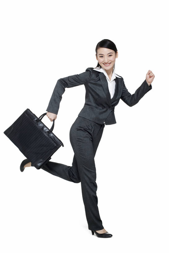 东方人,成年人,一个人,商务人士,商务女性,站,笑,微笑,露齿笑,竖图,留白,白色背景,侧面,商务,快乐,兴奋,中国,亚洲,仅一个年轻女性,仅一个女性,仅一个人,套装,正装,公文包,拿着,注视,刺激,观察,看,站着,职业,生活方式,观看,张开双腿,单腿,动作,察看,享乐,愉悦,关注,商务装,工薪阶层,东亚,慢跑,北京市,展开双腿,年轻女性,女人,女性,亚洲人,中国人,年轻人,白领,上班族,站立,彩图,全身,影棚拍摄,欢乐,办公室职员,伸展双腿,动机,bj175