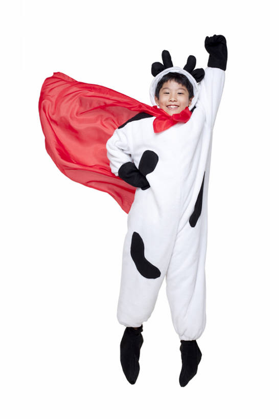 东方人,儿童,一个人,跳,举,笑,微笑,露齿笑,竖图,室内,白色背景,正面,民族服装,快乐,兴奋,幸福,纯洁,牛,北京,中国,亚洲,仅一个男性,仅一个人,起飞,花纹,服装,乳牛,半空,古典,注视,文化,飞,传统,小孩,衣服,动物,叉腰,观察,看,托,仅一个小孩,家畜,个性,活力,可爱,乐趣,力量,童年,童趣,摄影,服饰,牲畜,影棚,观看,古装,动作,察看,享乐,关注,摄影棚,斑纹,肖像,斗篷,童真,东亚,烂漫,无邪,韵味,超级英雄,能力,天真,男孩,男人,男性,亚洲人,中国人,孩子,拳头,奶牛,举起,举手,举着,向上举,向上伸,向上托,彩图,全身,影棚拍摄,传统服装,民俗服,装扮,欢乐,拍摄,男生,荷斯坦牛,bj175