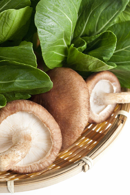 无人,竖图,俯视,室内,特写,蔬菜,中国,亚洲,木制,材料,青菜,生食,食品,案板,切块,饮食,绿色,食用菌,摄影,清新,东亚,健康食物,彩图,高角度拍摄,影棚拍摄,bj175