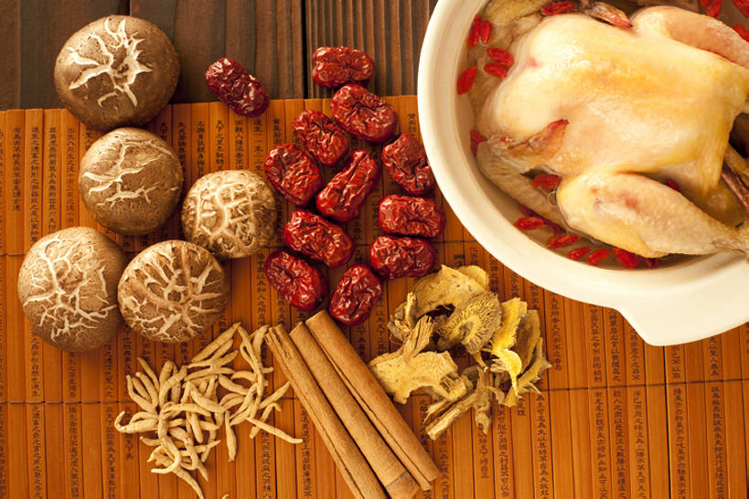 无人,横图,俯视,桌子,鸡,静物,中国,亚洲,完整,炖锅,蘑菇,鸡肉,汤,美味,食品,营养,传统,饮食,家禽,饮料,摄影,竹简,膳食,中国文化,营养品,中医,东亚,白肉,主菜,鸡汤,东亚文化,健康食物,彩图,高角度拍摄,传统文化,bj175