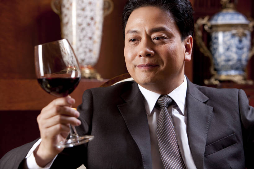 葡萄酒,东方人,成年人,中年人,老年人,脸,头,脸颊,一个人,商务人士,商务男性,坐,横图,室内,正面,衬衫,商务,奢侈,快乐,满意,幸福,骄傲,成功,信心,技术,北京,中国,亚洲,仅一个男性,仅一个人,仅一个中年男性,喝,套装,酒类,豪华,拿着,注视,娱乐,饮食,会所,肩膀,酒,饮料,观察,看,思考,红葡萄酒,放松,想,财富,俱乐部,摄影,生活方式,观看,技巧,华丽,权威,察看,专心,享乐,葡萄酒杯,成就,关注,华贵,手艺,商务装,品酒,工薪阶层,东亚,欧洲文化,富丽,华美,贵宾室,技能,技艺,判断,老年男性,男人,男性,中年男性,亚洲人,中国人,头部,脸部,脸蛋,面部,白领,上班族,休闲活动,彩图,衬衣,妙技,本领,华侈,奢华,尝,首席执行官,头等舱,上层阶级,社交,感知,bj175