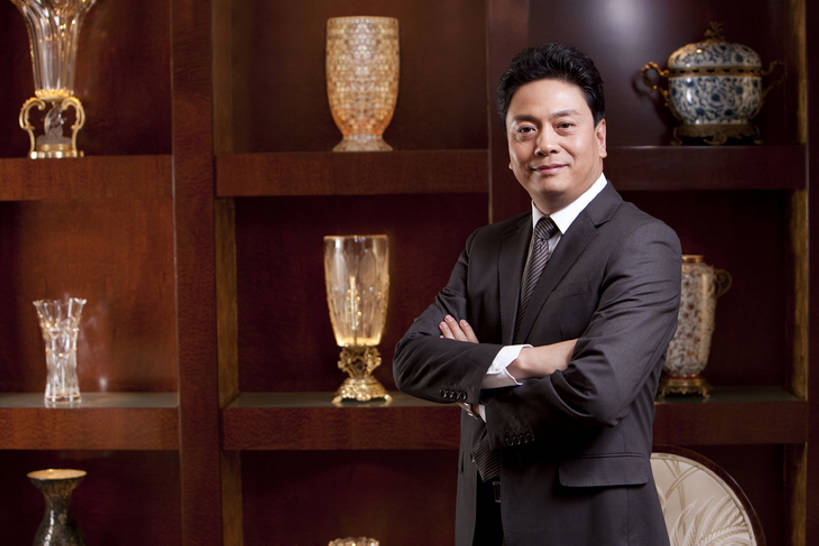 东方人,成年人,中年人,老年人,一个人,商务人士,商务男性,宾馆,站,双手交叉,微笑,横图,室内,留白,正面,衬衫,商务,奢侈,快乐,满意,幸福,骄傲,成功,信心,酒店,北京,中国,亚洲,仅一个男性,仅一个人,仅一个中年男性,套装,豪华,注视,娱乐,大厅,会所,观察,看,财富,俱乐部,摄影,生活方式,观看,酒家,华丽,旅社,权威,察看,领导,双手抱胸,享乐,成就,关注,华贵,商务装,工薪阶层,东亚,欧洲文化,富丽,华美,贵宾室,把握,老年男性,男人,男性,中年男性,亚洲人,中国人,白领,上班族,半身,彩图,衬衣,客店,客栈,旅店,旅馆,商旅,华侈,奢华,首席执行官,头等舱,上层阶级,社交,掌控,bj175