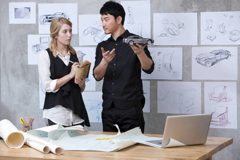 东方人,西方人,成年人,中年人,两个人,商务人士,设计师,商务男性,商务女性,办公室,会议室,横图,室内,正面,衬衫,讨论,快乐,通讯,幸福,集体,信心,笔记本电脑,技术,汽车,北京,欧洲,中国,欧洲人,亚洲,写,套装,办公用品,跑车,利益,拿着,休闲装,书桌,文具,笔记本,模型,学习用品,职业,团体,创意,摄影,奋斗,生活方式,技巧,协助,文具用品,愿望,组织,创造力,经理,企业,公司,工作室,努力,手艺,商务装,合伙,草图,蓝图,想象,工薪阶层,渴望,创新,东亚,新意,理想,技能,技艺,认真,玩具车,男人,男性,年轻女性,女人,女性,中年男性,白种人,亚洲人,中国人,年轻人,白领,上班族,设计,彩图,衬衣,妙技,办公室职员,本领,首席执行官,白色人种,挨着,产品设计,汽车设计师,bj175