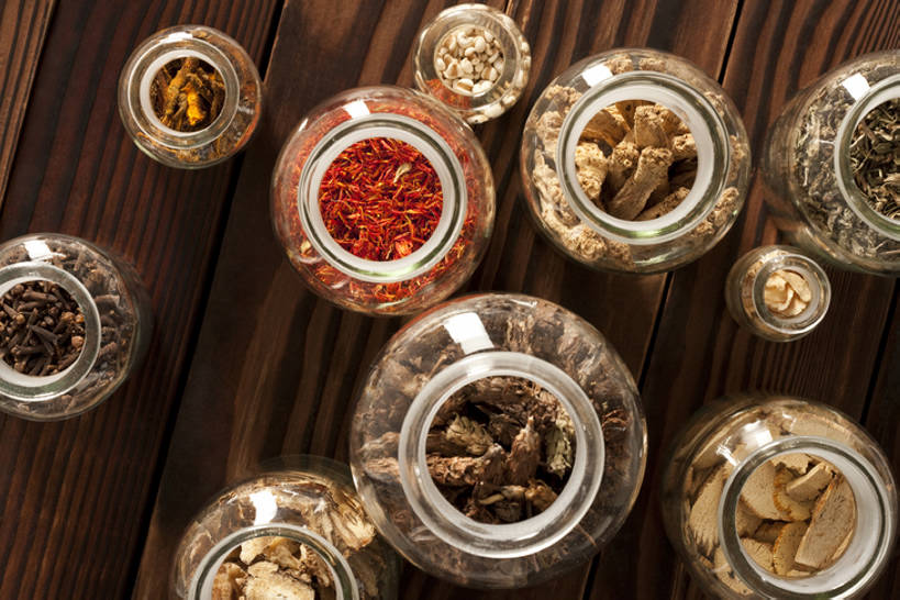 无人,医生,横图,俯视,化妆,美容,技术,当归,静物,北京,中国,亚洲,许多,护肤,药,准备,堆叠,丰富,干燥,材料,瓷器,草药,药草,很多,芭蕉,书桌,传统,红花,医护人员,医疗人员,保养,享受,休闲,健康,放松,保健,摄影,有机食品,多样,技巧,堆,医疗,草本,中国文化,手艺,选择,干的,营养品,薏米,中医,东亚,广口瓶,养颜,夏枯草,技能,技艺,黄连,党参,丁香,大夫,彩图,高角度拍摄,妙技,SPA美容,木通,传统文化,本领,汉医,成分,bj175