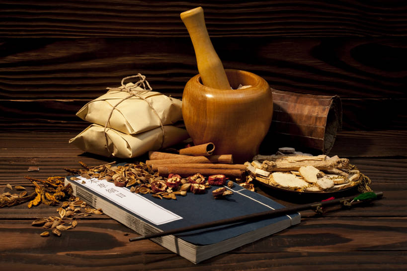 无人,医生,横图,化妆,美容,技术,连翘,静物,北京,中国,亚洲,护肤,药,准备,堆叠,丰富,材料,瓷器,文字,草药,药草,肉桂,古典,历史,传统,古代,容器,医护人员,医疗人员,保养,享受,休闲,健康,放松,保健,摄影,药房,有机食品,多样,技巧,堆,医疗,准确,知识,草本,中国文化,手艺,研磨器,干的,营养品,中医,东亚,广口瓶,养颜,古远,技能,技艺,黄连,党参,大夫,秤,书,青翘,落翘,连壳,黄奇丹,黄花条,彩图,杜仲,妙技,SPA美容,木通,处方,传统文化,本领,汉医,成分,bj175