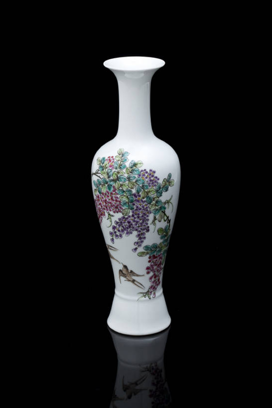 无人,竖图,特写,留白,奢侈,静物,花瓶,中国,亚洲,黑色背景,花纹,形状,对称,艺术,装饰,反射,材料,瓷器,陶瓷制品,艺术品,古典,豪华,历史,传统,古代,一个,白色,容器,装饰物,工艺品,国宝,摄影,单个,古董,华丽,光滑,珍贵,高雅,风格,中国文化,手艺,古典风格,东亚,远古,收集,富丽,细腻,平滑,华美,式样,完美,设计,彩图,影棚拍摄,传统文化,华侈,奢华,中国画,过去,bj175