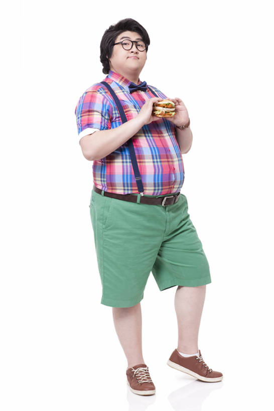 东方人,成年人,一个人,站,竖图,留白,白色背景,侧面,时尚,快乐,幸福,北京,中国,亚洲,仅一个男性,仅一个人,短裤,方格,格子,领结,眼镜,食品,拿着,注视,休闲装,汉堡包,小吃,饮食,仅一个年轻男性,快餐,观察,看,休闲,乐趣,摄影,影棚,生活方式,观看,背带,幽默,察看,享乐,关注,摄影棚,肖像,东亚,男人,男性,年轻男性,亚洲人,中国人,年轻人,休闲活动,彩图,全身,影棚拍摄,欢乐,拍摄,暴饮暴食,bj175
