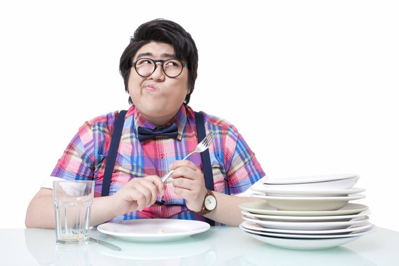 东方人,成年人,肥胖,一个人,无人,横图,白色背景,正面,贪欲,餐具,吊带,北京,中国,亚洲,仅一个男性,仅一个人,堆叠,方格,格子,领结,眼镜,食品,拿着,休闲装,饮食,仅一个年轻男性,盘子,向上看,夸张,摄影,影棚,生活方式,幽默,膳食,摄影棚,饥饿,东亚,男人,男性,年轻男性,亚洲人,中国人,年轻人,半身,彩图,影棚拍摄,拍摄,饿,暴饮暴食,bj175