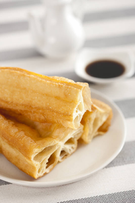 点心,无人,竖图,特写,早餐,筷子,桌子,静物,餐具,北京,中国,亚洲,脆,准备,堆叠,丰富,面粉,油炸,食品,饮品,调味品,传统,小吃,饮食,食物,饮料,盘子,快餐,摄影,油条,简单,膳食,可口,清新,中国文化,干的,东亚,东亚文化,健康食物,适口,彩图,传统文化,bj175