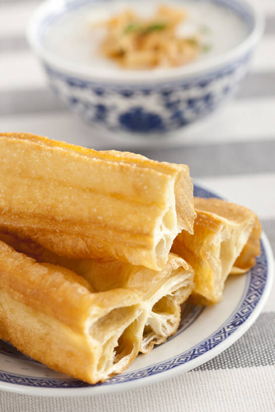 点心,无人,竖图,早餐,桌子,静物,北京,中国,亚洲,脆,准备,堆叠,油炸,粥,美味,食品,饮品,营养,传统,小吃,饮食,食物,饮料,碗,快餐,健康,诱惑,摄影,油条,膳食,可口,清新,中国文化,东亚,东亚文化,健康食物,适口,彩图,白米粥,传统文化,bj175