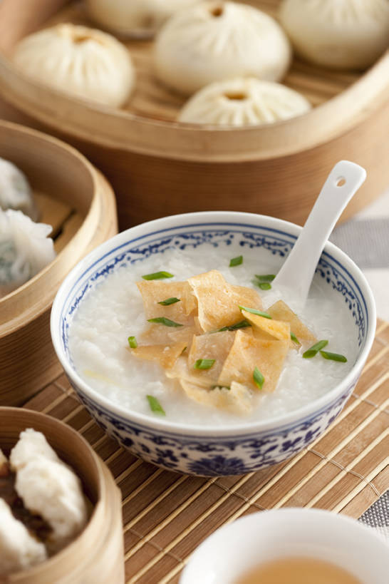 点心,无人,竖图,特写,早餐,静物,餐具,北京,中国,亚洲,丰富,席子,粥,料理,美味,食品,包子,面点,饮品,营养,传统,小吃,美食,饮食,食物,特产,饮料,汤匙,碗,小笼包,健康,中式,虾饺,诱惑,摄影,生活方式,多样,部分,便利,风格,膳食,可口,中国文化,选择,东亚,蒸菜,东亚文化,健康食物,蒸锅,适口,粤菜,彩图,影棚拍摄,传统文化,烧包,bj175