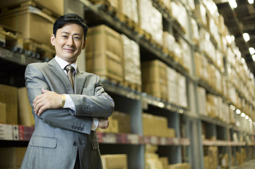 东方人,成年人,中年人,一个人,商务人士,商务男性,办公室,双手交叉,微笑,横图,室内,留白,正面,衬衫,西装,商务,快乐,幸福,热情,骄傲,成功,信心,车间,技术,北京,中国,亚洲,仅一个男性,仅一个人,仅一个中年男性,许多,堆叠,套装,正装,商品,房屋,屋子,过道,领带,很多,仓库,注视,架子,盒子,排列,观察,看,站着,职业,服务,工业,运输,摄影,观看,技巧,希望,储藏,明亮,权威,察看,组织,领导,双手抱胸,经理,成就,储存,关注,货运,智力,肖像,手艺,商务装,工薪阶层,东亚,物流,工业建筑,一套,柳条筐,技能,技艺,把握,男人,男性,中年男性,亚洲人,中国人,白领,上班族,半身,彩图,衬衣,房子,妙技,贮存,本领,掌控,bj175