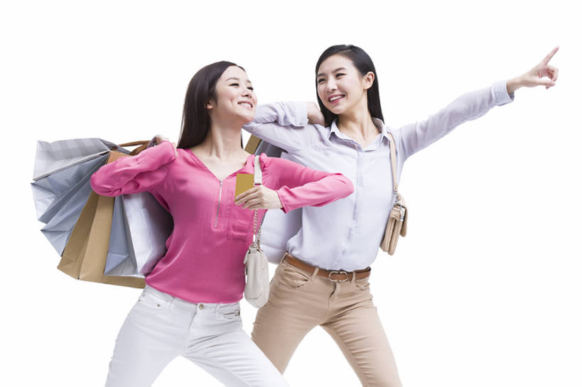东方人,成年人,两个人,笑,微笑,露齿笑,横图,留白,抠图,白色背景,侧面,衬衫,购物,时尚,快乐,兴奋,友谊,幸福,纯洁,热情,信心,信用卡,消费,北京,中国,亚洲,许多,握,丰富,购物袋,挎包,很多,美丽,扭头,注视,休闲装,方向,现代,刺激,观察,看,转头,活力,可爱,乐趣,零售,亲密,探索,童年,童趣,握着,财富,金融,摄影,生活方式,观看,察看,便利,贵宾,指着,享乐,成就,关注,金卡,选购,贸易,童真,东亚,烂漫,无邪,发展,陪同,勇气,血拼,陪伴,天真,年轻女性,女人,女性,亚洲人,中国人,年轻人,电子商务,休闲活动,彩图,影棚拍摄,欢乐,美人,精力,闺密,韩版,伴随,bj175
