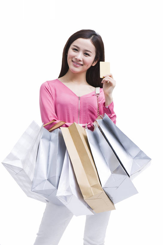 东方人,成年人,一个人,笑,微笑,露齿笑,竖图,留白,抠图,白色背景,正面,衬衫,购物,时尚,快乐,兴奋,幸福,纯洁,热情,信用卡,消费,北京,中国,亚洲,仅一个年轻女性,仅一个女性,仅一个人,握,丰富,购物袋,挎包,美丽,注视,休闲装,现代,刺激,观察,看,站着,活力,可爱,乐趣,零售,童年,童趣,握着,财富,金融,摄影,生活方式,观看,察看,便利,贵宾,享乐,关注,金卡,肖像,选购,贸易,童真,东亚,烂漫,无邪,血拼,天真,年轻女性,女人,女性,亚洲人,中国人,年轻人,电子商务,休闲活动,彩图,影棚拍摄,欢乐,美人,bj175