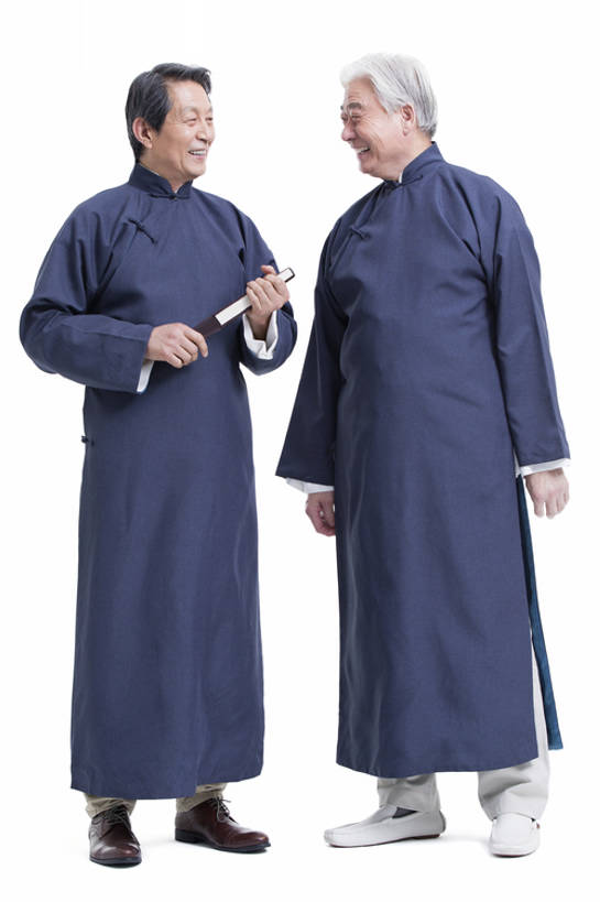 东方人,成年人,老年人,一个人,两个人,笑,微笑,露齿笑,竖图,留白,抠图,白色背景,正面,快乐,幸福,复古,北京,中国,亚洲,仅一个男性,仅一个人,表演,握,长袍,折扇,古典,年轻,娱乐,表演者,传统,刺激,扮演,站着,仅一个老年男性,面对面,活力,乐趣,亲密,握着,摄影,生活方式,幽默,演出,享乐,中国文化,肖像,古典风格,东亚,远古,陪同,陪伴,老年男性,男人,男性,亚洲人,中国人,说话,彩图,全身,影棚拍摄,传统服装,装扮,欢乐,喜剧演员,传统文化,人老心不老,伴随,相声,bj175