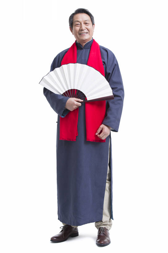 东方人,成年人,老年人,一个人,教师,笑,微笑,露齿笑,竖图,留白,抠图,白色背景,正面,快乐,幸福,智慧,复古,北京,中国,春节,亚洲,仅一个男性,仅一个人,表演,握,风俗,节日,庆祝,装饰,长袍,折扇,古典,教育,年轻,注视,表演者,传统,围巾,观察,看,站着,仅一个老年男性,温暖,活力,精神,握着,摄影,生活方式,围脖,观看,保暖,华丽,庆贺,点缀,察看,享乐,仪式,御寒,关注,智力,中国文化,祝贺,肖像,典礼,古典风格,东亚,远古,衬托,美观,雅致,雅观,元旦,制度,老年男性,男人,男性,亚洲人,中国人,讲师,彩图,全身,影棚拍摄,传统服装,装扮,欢乐,传统文化,人老心不老,传统节日,相声,bj175