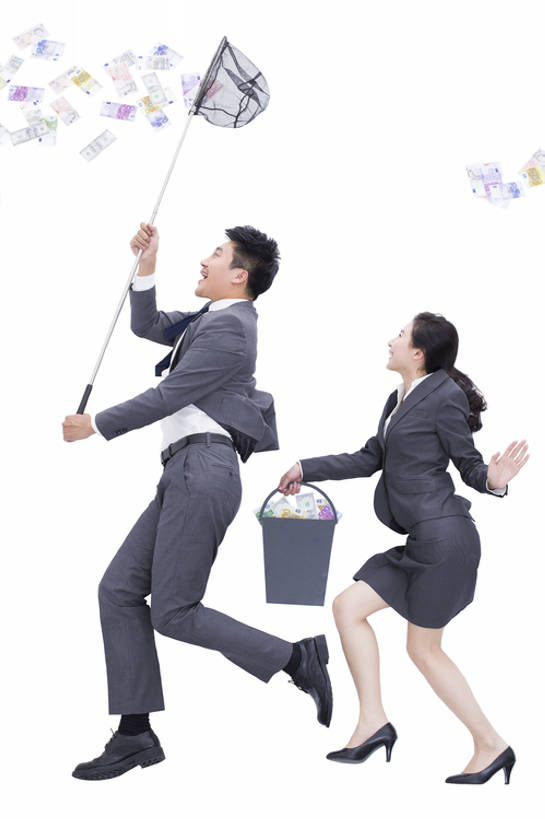 东方人,成年人,两个人,商务人士,商务男性,商务女性,跑,笑,微笑,露齿笑,竖图,俯视,留白,抠图,白色背景,衬衫,西装,商务,快乐,兴奋,幸福,赚钱,北京,中国,亚洲,握,追赶,套装,正装,桶,领带,半空,玩,刺激,蝴蝶网,亲密,握着,财富,金融,投资,摄影,生活方式,收获,幽默,商务装,合伙,想象,工薪阶层,东亚,陪同,套索,一套,陪伴,货币,男人,男性,年轻男性,年轻女性,女人,女性,亚洲人,中国人,年轻人,白领,上班族,彩图,全身,影棚拍摄,衬衣,欢乐,伴随,bj175