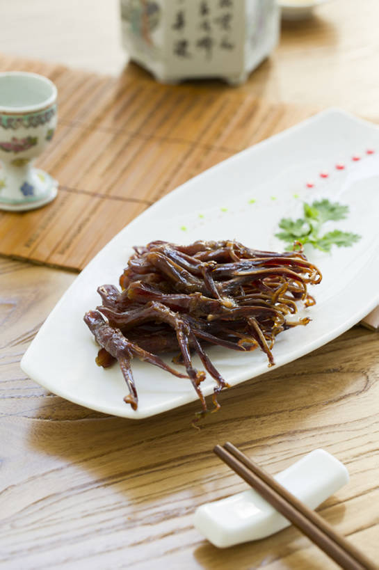 无人,竖图,特写,吃饭,晚餐,午餐,茶,筷子,静物,餐具,北京,中国,亚洲,竹制,装饰,鸭子,肉,熟食,美味,食品,饮品,传统,鸭肉,肉类,饮食,餐饮,食物,饮料,盘子,中国菜,摄影,中国茶,筷子架,竹制品,膳食,可口,清新,中国文化,腌肉,肉食,肉制品,东亚,鸭舌,主菜,腌制食品,适口,寿司帘,寿司席,寿司竹,寿司竹卷,寿司竹席,四川菜,彩图,高角度拍摄,装饰菜,传统文化,bj175