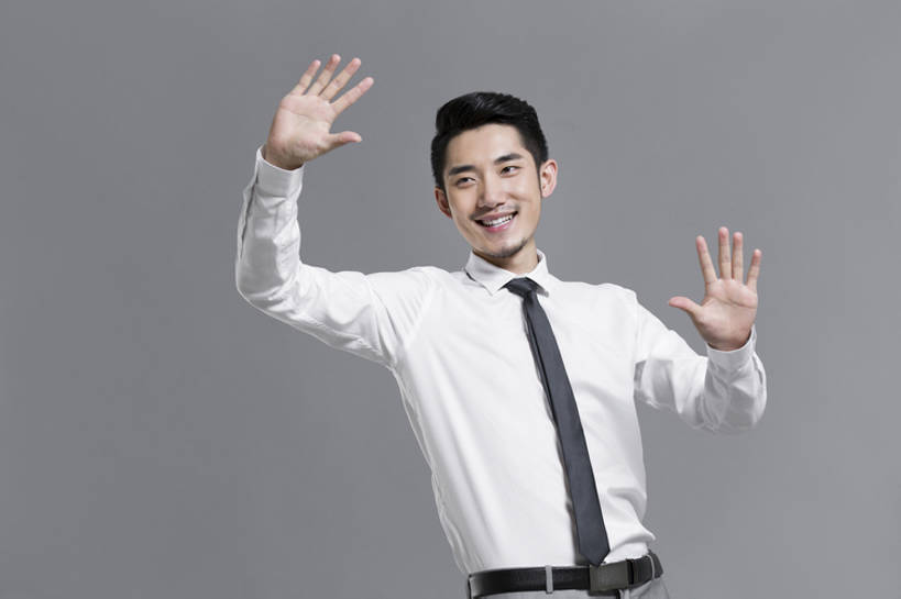 东方人,成年人,手掌,胡须,一个人,商务人士,商务男性,笑,微笑,露齿笑,横图,留白,正面,衬衫,商务,时尚,快乐,幸福,信心,技术,北京,中国,亚洲,仅一个男性,仅一个人,灰色背景,套装,正装,屏幕,触摸屏,领带,倾斜,现代,仅一个年轻男性,站着,职业,个性,活力,摄影,生活方式,触控板,科学技术,享乐,商务装,工薪阶层,东亚,无线电技术,男人,男性,年轻男性,亚洲人,中国人,年轻人,胡子,络腮胡,白领,上班族,触摸,张开手臂,半身,彩图,影棚拍摄,衬衣,欢乐,办公室职员,bj175