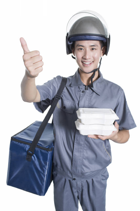 东方人,成年人,一个人,服务员,笑,微笑,露齿笑,竖图,留白,抠图,白色背景,正面,制服,晚餐,午餐,快乐,幸福,智慧,热情,信心,北京,中国,亚洲,仅一个男性,仅一个人,握,突出,工作,包装,饭盒,头盔,食品,饮品,注视,称赞,表扬,饮食,餐饮,盒子,食物,饮料,工人,仅一个年轻男性,容器,快餐,观察,看,手势,站着,快递员,职业,竖,服务,握着,运输,摄影,生活方式,便当盒,观看,储藏,翘,高,发送,察看,便利,享乐,夸奖,效率,优秀,储存,关注,可口,运送,贩卖,东亚,好,妙,顺利,出色,超群,杰出,卓越,奇妙,责任,适口,聪明,男人,男性,年轻男性,亚洲人,中国人,年轻人,大拇指,服务生,侍者,员工,彩图,影棚拍摄,欢乐,匠人,劳动者,体力工,贮存,打手势,递送,工人阶级,bj175