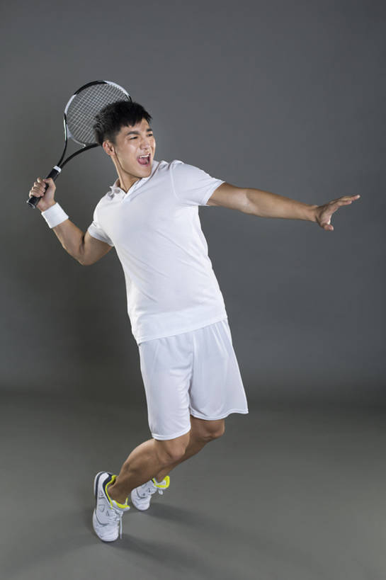 东方人,成年人,一个人,运动员,跳,举,竖图,留白,正面,运动服,锻炼,快乐,比赛,运动,信心,竞争,北京,中国,亚洲,仅一个男性,仅一个人,握,灰色背景,服装,网球拍,球拍,竞技运动,训练,打,玩,娱乐,运动器械,现代,仅一个年轻男性,衣服,托,站着,张嘴,保养,休闲,健康,健身器械,活力,握着,保健,摄影,服饰,生活方式,踮脚,迅速,动作,专心,练习,敏捷,体育运动,衣着,穿着,决心,努力,爱好,健身器材,塑身,挑战,张大嘴巴,弹性,东亚,衣饰,技能,体育活动,认真,体育,网球运动,男人,男性,年轻男性,亚洲人,中国人,年轻人,张开嘴,休闲活动,体育运动员,运动选手,举起,举手,举着,向上举,向上伸,向上托,张开手臂,彩图,全身,影棚拍摄,健身,运动器材,运动装,bj175