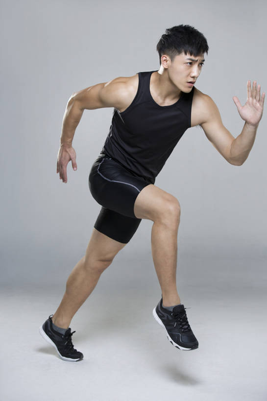 东方人,成年人,一个人,运动员,跑,竖图,留白,正面,运动服,锻炼,快乐,比赛,运动,信心,竞争,赛跑,北京,中国,亚洲,仅一个男性,仅一个人,灰色背景,服装,竞技运动,半空,训练,娱乐,现代,仅一个年轻男性,衣服,保养,休闲,健康,活力,保健,摄影,服饰,生活方式,张开双腿,踮脚,迅速,专心,练习,敏捷,体育运动,衣着,穿着,决心,努力,爱好,塑身,田径运动员,田径运动,挑战,东亚,衣饰,展开双腿,体育活动,体育,男人,男性,年轻男性,亚洲人,中国人,年轻人,体育运动员,运动选手,张开手臂,彩图,全身,影棚拍摄,健身,伸展双腿,运动装,韧性,bj175