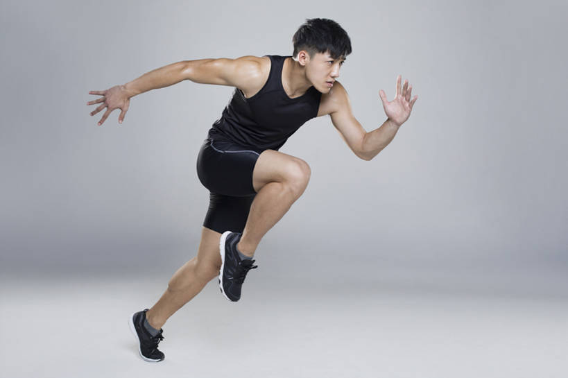 东方人,成年人,一个人,运动员,跑,横图,留白,侧面,运动服,锻炼,快乐,比赛,运动,信心,竞争,赛跑,北京,中国,亚洲,仅一个男性,仅一个人,灰色背景,服装,竞技运动,半空,训练,娱乐,现代,仅一个年轻男性,衣服,保养,休闲,健康,活力,保健,摄影,服饰,生活方式,张开双腿,踮脚,迅速,专心,练习,敏捷,体育运动,衣着,穿着,决心,努力,爱好,塑身,田径运动员,田径运动,挑战,东亚,衣饰,展开双腿,体育活动,体育,男人,男性,年轻男性,亚洲人,中国人,年轻人,体育运动员,运动选手,张开手臂,彩图,全身,影棚拍摄,健身,伸展双腿,运动装,韧性,bj175