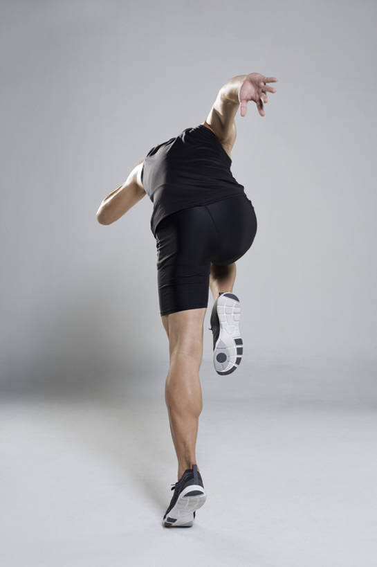 东方人,成年人,一个人,运动员,跑,竖图,留白,运动服,锻炼,快乐,比赛,运动,竞争,赛跑,北京,中国,亚洲,仅一个男性,仅一个人,灰色背景,服装,竞技运动,半空,训练,娱乐,现代,仅一个年轻男性,背面,衣服,保养,休闲,健康,活力,保健,摄影,服饰,生活方式,张开双腿,踮脚,迅速,后背,专心,练习,敏捷,体育运动,衣着,穿着,决心,努力,爱好,塑身,田径运动员,田径运动,挑战,东亚,慢跑,衣饰,展开双腿,体育活动,体育,男人,男性,年轻男性,亚洲人,中国人,年轻人,体育运动员,运动选手,彩图,全身,影棚拍摄,健身,伸展双腿,运动装,韧性,bj175