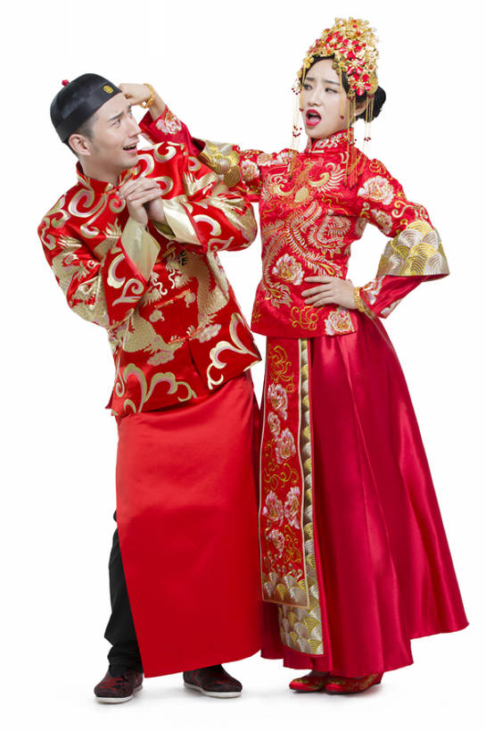 东方人,成年人,耳朵,两个人,夫妻,丈夫,妻子,新娘,新郎,拉,竖图,抠图,白色背景,正面,婚纱,爱情,婚礼,快乐,帽子,纺织品,珠宝,刺绣,北京,中国,亚洲,花纹,风俗,生气,庆祝,装饰,并排,龙,符号,丝绸,头饰,图案,古典,结婚,浪漫,手叉腰,传统,红色,装饰物,站着,概念,温暖,温馨,喜庆,皱眉,面对面,恩爱,精神,淘气,责备,恋人,摄影,手镯,生活方式,纪念,害怕,幽默,惊吓,悲伤,凤冠,和睦,仪式,伤心,暴力,风格,恐怖,难过,中国文化,痛苦,问题,典礼,蜜月,进攻,古典风格,东亚,陪同,新婚,凤冠霞帔,悲哀,支配,哀痛,悲戚,悲痛,制度,陪伴,开端,欺凌,男人,男性,年轻男性,年轻女性,女人,女性,亚洲人,中国人,年轻人,耳,耳部,夫妇,情侣,彩图,全身,影棚拍摄,传统服装,高兴,伴侣,唐装,融洽,金子,传统文化,订婚,菲尼克斯市,伴随,bj175