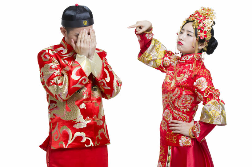 东方人,成年人,两个人,夫妻,丈夫,妻子,新娘,新郎,举,横图,抠图,白色背景,正面,婚纱,爱情,婚礼,快乐,帽子,纺织品,珠宝,刺绣,北京,中国,亚洲,花纹,风俗,生气,庆祝,装饰,并排,龙,符号,丝绸,头饰,图案,古典,结婚,浪漫,手叉腰,传统,红色,装饰物,手势,托,站着,概念,温暖,温馨,喜庆,恩爱,精神,淘气,责备,遮,遮掩,恋人,摄影,手镯,生活方式,纪念,幽默,悲伤,凤冠,和睦,掩盖,指着,仪式,伤心,遮挡,风格,难过,中国文化,问题,典礼,蜜月,进攻,古典风格,东亚,遮盖,陪同,新婚,凤冠霞帔,悲哀,掩饰,支配,哀痛,悲戚,悲痛,制度,陪伴,开端,欺凌,男人,男性,年轻男性,年轻女性,女人,女性,亚洲人,中国人,年轻人,夫妇,情侣,举起,举手,举着,向上举,向上伸,向上托,彩图,影棚拍摄,传统服装,高兴,困窘,伴侣,唐装,融洽,金子,打手势,传统文化,订婚,菲尼克斯市,伴随,bj175