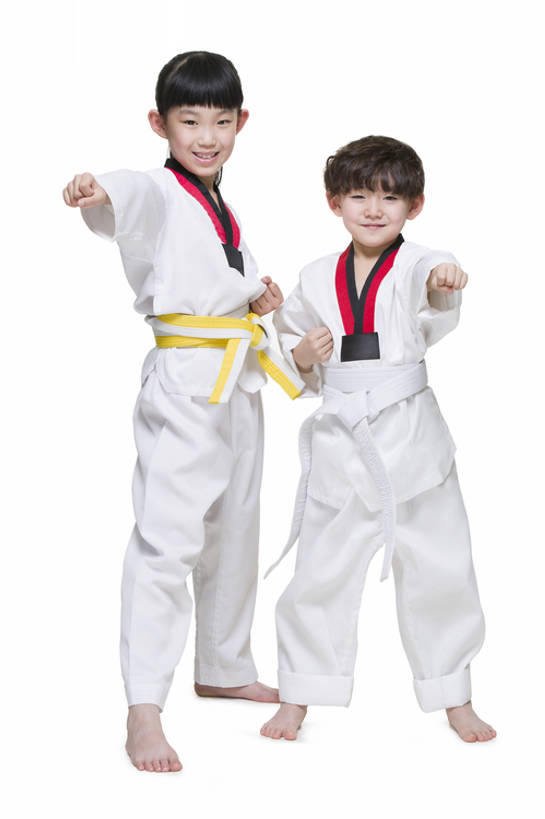 果汁,东方人,儿童,两个人,兄弟,姐妹,站,笑,微笑,露齿笑,竖图,留白,抠图,白色背景,正面,制服,锻炼,快乐,友谊,幸福,纯洁,运动,信心,跆拳道,武术,北京,中国,亚洲,连接,并排,调味,香料,佐料,酒类,饮品,注视,光脚,酒,饮料,小孩,观察,看,站着,休闲,健康,赤脚,活力,可爱,亲密,童年,童趣,摄影,生长,生活方式,观看,配料,察看,享乐,关注,可口,爱好,武打,童真,东亚,烂漫,无邪,武功,陪同,作料,潘趣酒,适口,陪伴,无忧无虑,体育,天真,男孩,男人,男性,女孩,亚洲人,中国人,孩子,拳头,休闲活动,站立,张开手臂,彩图,全身,影棚拍摄,健身,欢乐,武学,男生,伴随,bj175