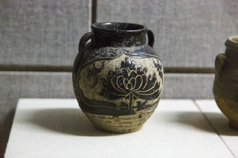 无人,博物馆,横图,特写,静物,中国,亚洲,花纹,艺术,装饰,雕刻,图案,文化遗产,古典,历史,传统,少数民族,花,古代,陶器,摄影,古董,旧的,中国文化,古典风格,东亚,远古,广口瓶,东亚文化,收集,甘肃省,丝绸之路,武威,古代文明,式样,彩图,传统文化,bj175