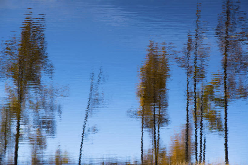 无人,横图,室外,白天,旅游,度假,湖,美景,水,植物,标志建筑,地标,建筑,中国,亚洲,波纹,透明,反射,景观,水面,建筑群,娱乐,干净,建设,树,蓝色,风景,蓝天,天空,自然,波浪,享受,休闲,旅游胜地,景色,放松,摄影,宁静,环境,生态,清新,自然风光,自然现象,东亚,内蒙古,彩图,旅行,阿尔山,阿尔山国家森林公园,淡水,bj175