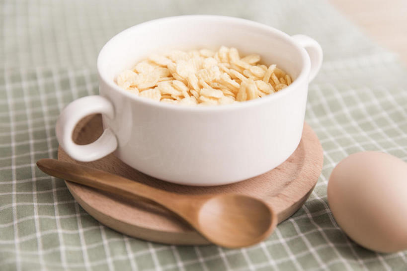 无人,横图,早餐,静物,杯子,中国,亚洲,玉米片,鸡蛋,美味,食品,饮品,营养,饮食,餐饮,过山车,食物,饮料,餐巾,汤匙,摄影,可口,东亚,健康食物,适口,彩图,bj175