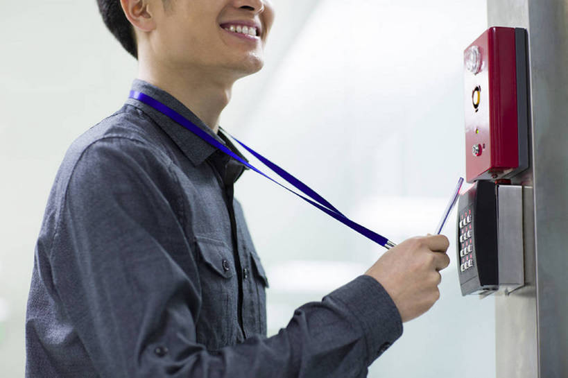 东方人,成年人,一个人,商务人士,商务男性,办公室,笑,微笑,露齿笑,横图,侧面,衬衫,商务,快乐,幸福,热情,技术,储藏室,北京,中国,亚洲,仅一个男性,仅一个人,握,下班,套装,正装,时间,现代,仅一个年轻男性,站着,职业,服务,握着,工业,摄影,技巧,部分,照亮,回家,企业,公司,手艺,商务装,工薪阶层,东亚,胸卡,技能,技艺,男人,男性,年轻男性,亚洲人,中国人,年轻人,白领,上班族,电子商务,技术员,半身,彩图,衬衣,妙技,办公室职员,本领,例行公事,网络安全防护,操作员,程序员,bj175