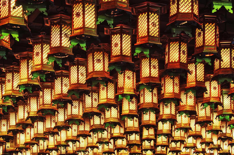 无人,横图,夜晚,仰视,日本,亚洲,一排,许多,吊挂,悬挂,节日,欢呼,丰富,整齐,灯笼,很多,古典,挂,排列,摄影,明亮,照亮,队列,古典风格,彩图,低角度拍摄,bj175