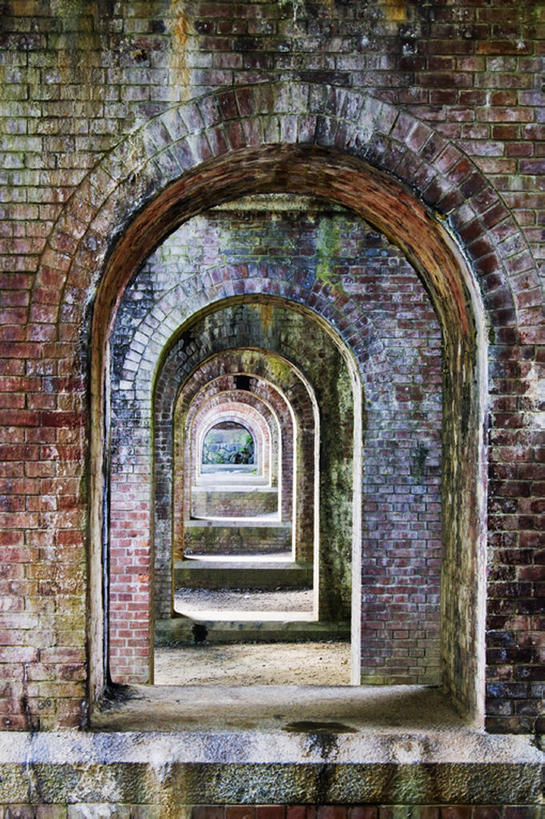 无人,竖图,室外,白天,建筑,日本,砖,拱门,走廊,沟渠,过道,古典,历史,摄影,建造,旧的,古典风格,彩图,建筑结构,bj175