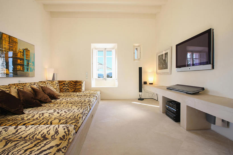 无人,家,横图,室内,白天,家具,沙发,建筑,日光,西班牙,欧洲,木制,现代,装饰品,装饰物,摄影,建造,明亮,起居室,简单,地中海,家庭影院,建筑材料,虎纹,马略卡,电视机,彩图,当代,居住区,建筑结构,bj175