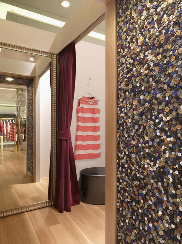 无人,商店,竖图,室内,商务,时尚,消费,窗帘,镜子,门,商场,吊挂,悬挂,装饰,反射,挂,现代,外套,衣服,装饰物,零售,试衣间,摄影,住房,风格,服装店,设计,彩图,当代,bj175