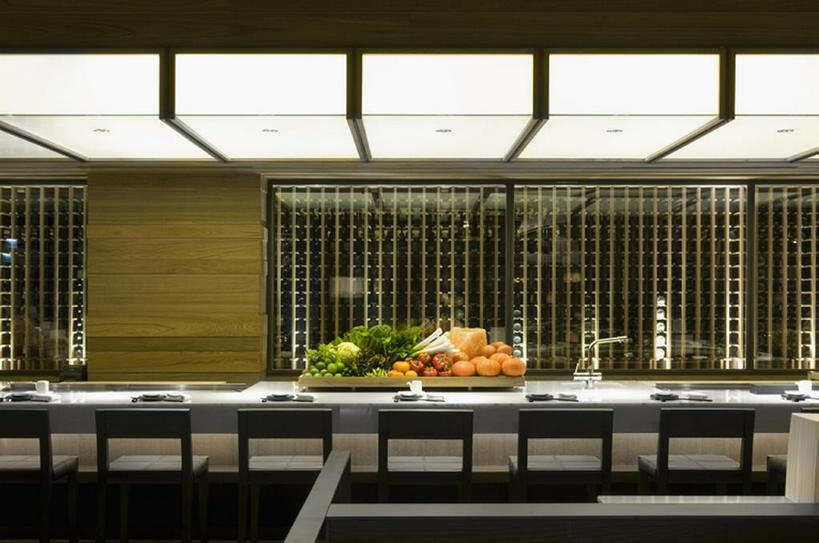 无人,横图,室内,餐桌,家具,桌子,椅子,一排,整齐,水槽,水龙头,饭厅,食品,干净,饮食,座位,排列,灯具,摄影,风格,队列,健康食物,寿司店,设计,彩图,餐馆,bj175